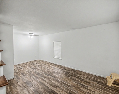 830 Threadneedle Street - Photo Thumbnail 4