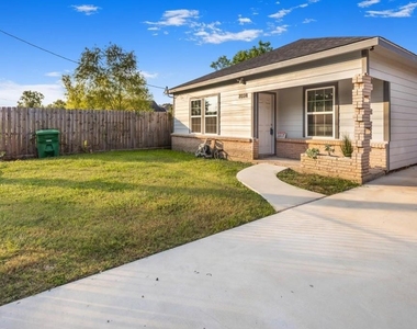 3234 Berry Street - Photo Thumbnail 2