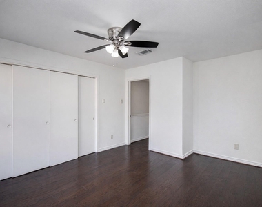 7902 Grove Ridge Drive - Photo Thumbnail 11
