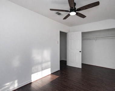 7902 Grove Ridge Drive - Photo Thumbnail 13