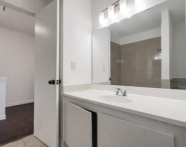 7902 Grove Ridge Drive - Photo Thumbnail 9