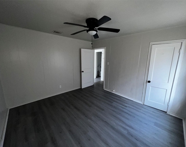 5401 Doolittle Boulevard - Photo Thumbnail 11