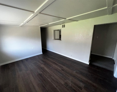 5401 Doolittle Boulevard - Photo Thumbnail 8