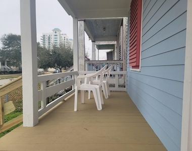 723 Sealy Street - Photo Thumbnail 1
