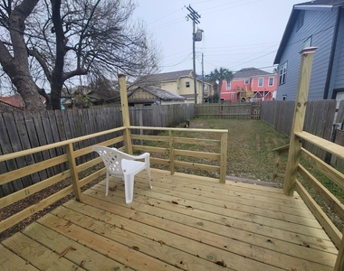 723 Sealy Street - Photo Thumbnail 12