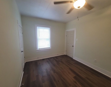 723 Sealy Street - Photo Thumbnail 3