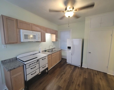 723 Sealy Street - Photo Thumbnail 5