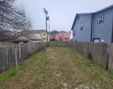 723 Sealy Street - Photo Thumbnail 14