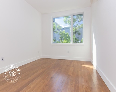 242 Newkirk Avenue - Photo Thumbnail 4