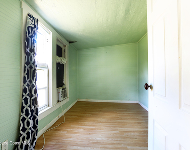 317 Pineda Street - Photo Thumbnail 3