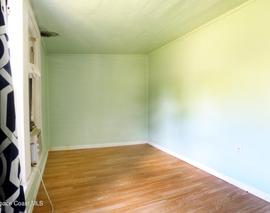 317 Pineda Street - Photo Thumbnail 2