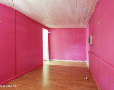 317 Pineda Street - Photo Thumbnail 7