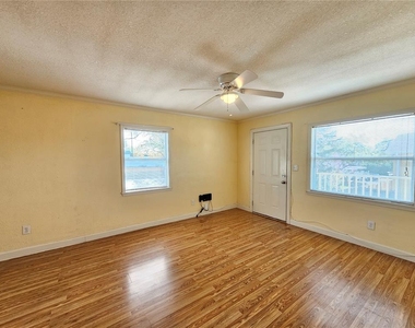 119 N Evergreen Avenue - Photo Thumbnail 3