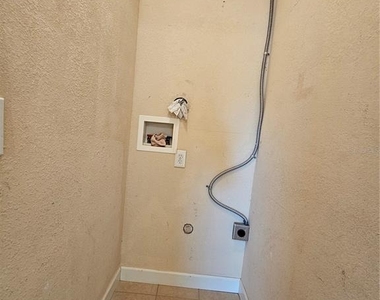 119 N Evergreen Avenue - Photo Thumbnail 8