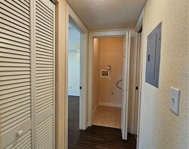 119 N Evergreen Avenue - Photo Thumbnail 7
