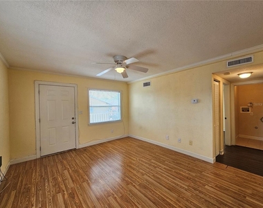 119 N Evergreen Avenue - Photo Thumbnail 4