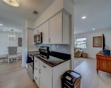11424 79th Avenue - Photo Thumbnail 15
