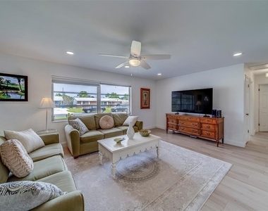 11424 79th Avenue - Photo Thumbnail 7