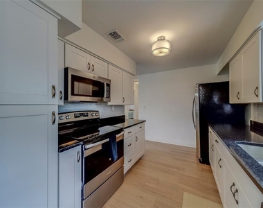 11424 79th Avenue - Photo Thumbnail 17