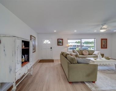11424 79th Avenue - Photo Thumbnail 4