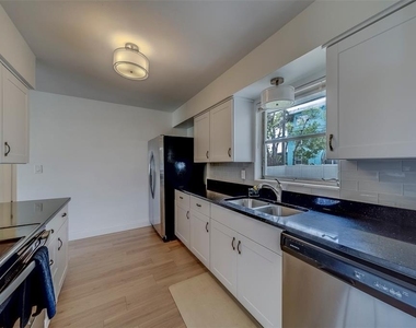 11424 79th Avenue - Photo Thumbnail 16