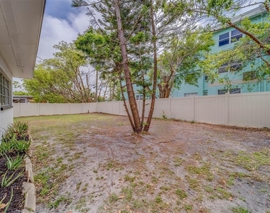 11424 79th Avenue - Photo Thumbnail 37
