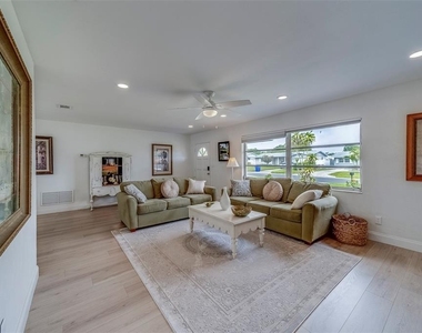 11424 79th Avenue - Photo Thumbnail 5