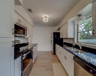 11424 79th Avenue - Photo Thumbnail 12