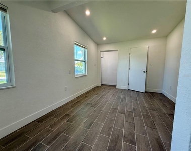 3460 Normandy Drive - Photo Thumbnail 5