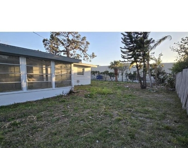 1634 Banyan Drive - Photo Thumbnail 12