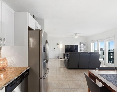5174 Beach Drive Se - Photo Thumbnail 7