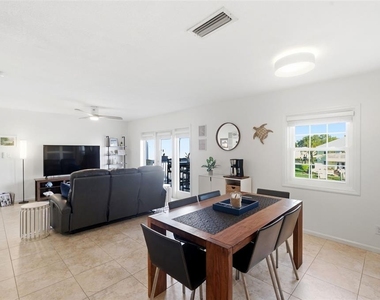 5174 Beach Drive Se - Photo Thumbnail 8
