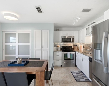 5174 Beach Drive Se - Photo Thumbnail 13