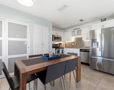 5174 Beach Drive Se - Photo Thumbnail 6