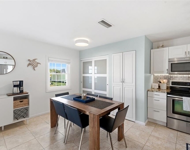 5174 Beach Drive Se - Photo Thumbnail 12