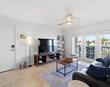 5174 Beach Drive Se - Photo Thumbnail 4