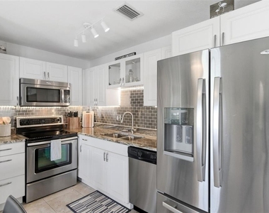 5174 Beach Drive Se - Photo Thumbnail 14