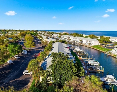 5174 Beach Drive Se - Photo Thumbnail 49
