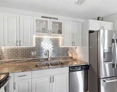 5174 Beach Drive Se - Photo Thumbnail 11