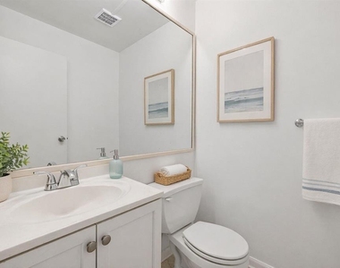 1801 Bedford Lane - Photo Thumbnail 6