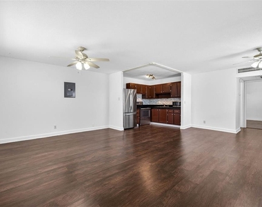 1801 Bedford Lane - Photo Thumbnail 12