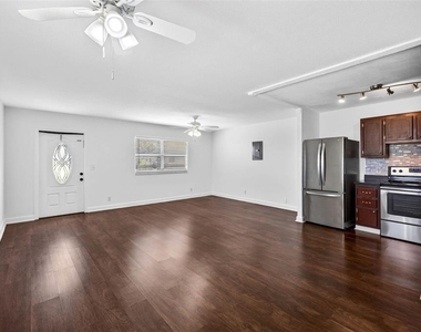 1801 Bedford Lane - Photo Thumbnail 13