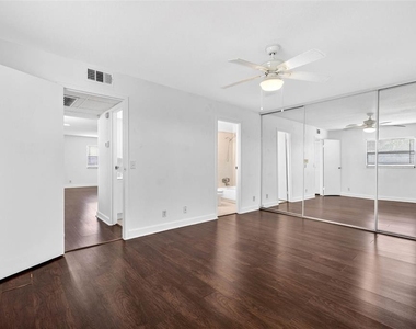 1801 Bedford Lane - Photo Thumbnail 16