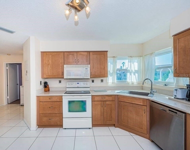 6151 Bahia Del Mar Boulevard - Photo Thumbnail 3