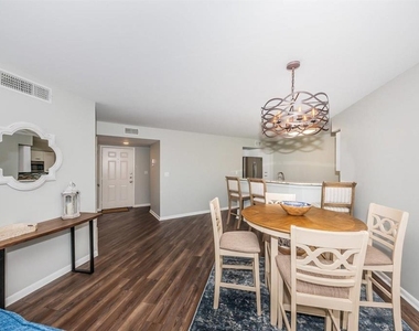 6151 Bahia Del Mar Boulevard - Photo Thumbnail 5