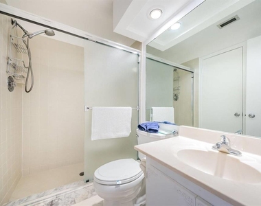 6059 Bahia Del Mar Boulevard - Photo Thumbnail 13
