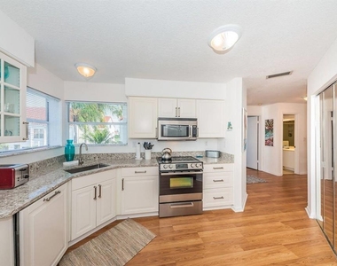 6059 Bahia Del Mar Boulevard - Photo Thumbnail 5
