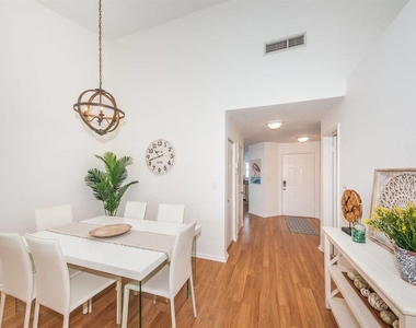 6059 Bahia Del Mar Boulevard - Photo Thumbnail 4