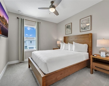 7833 Spectrum Drive - Photo Thumbnail 7