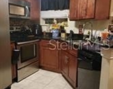 1948 Lake Atriums Circle - Photo Thumbnail 2